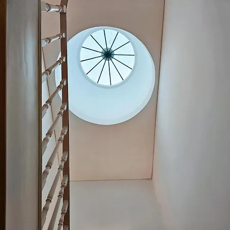 דירה Bright And Cozy Loft In The Center *