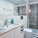 Bright And Cozy Loft In The Center *